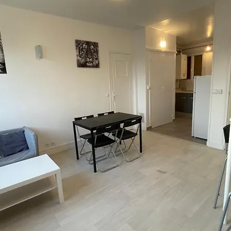 Melun Appartement, *